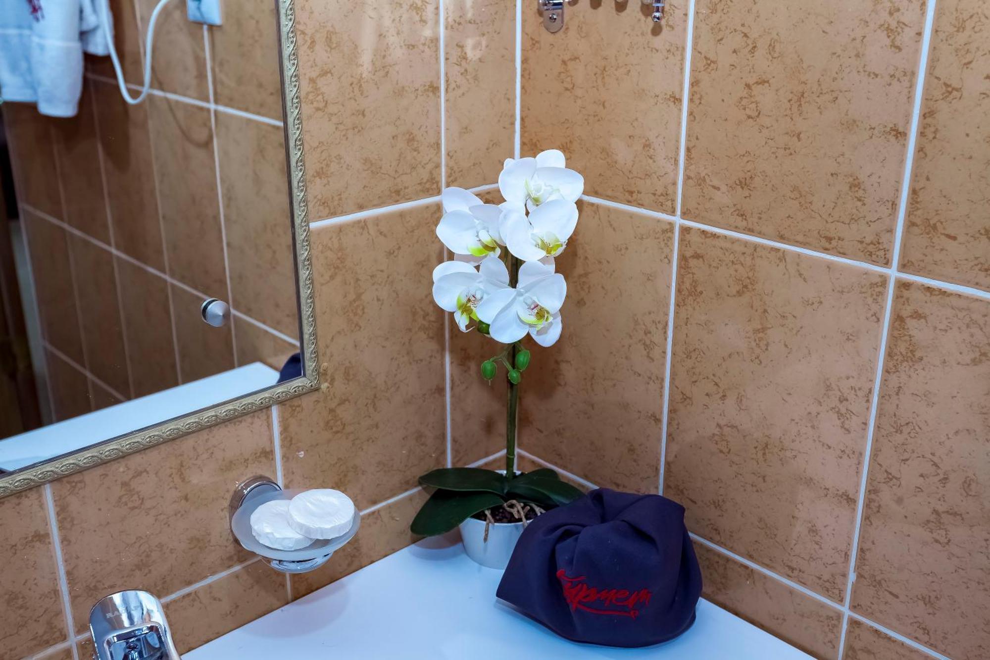 Kurmet Hotel Uralsk Zewnętrze zdjęcie