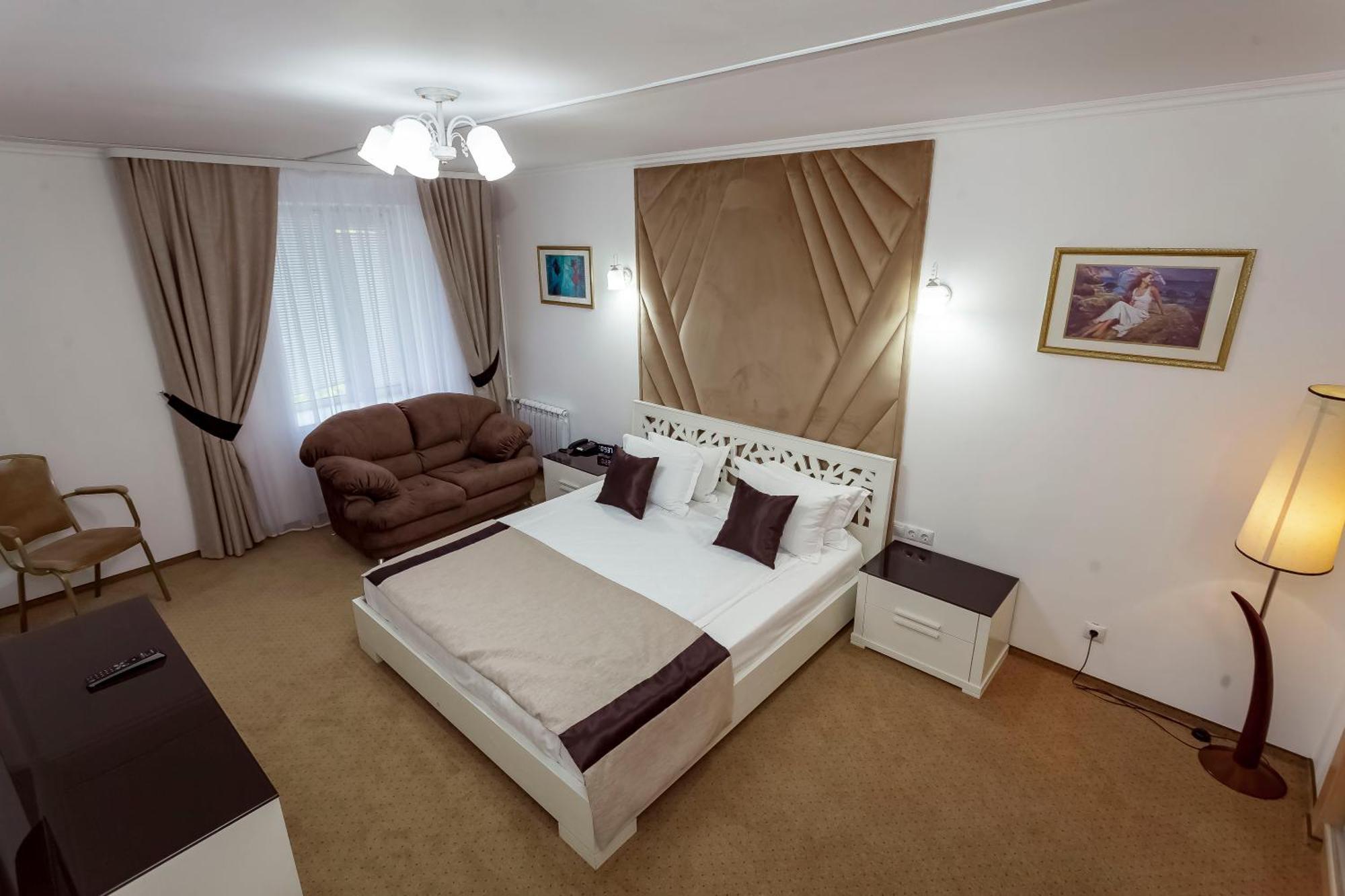 Kurmet Hotel Uralsk Zewnętrze zdjęcie