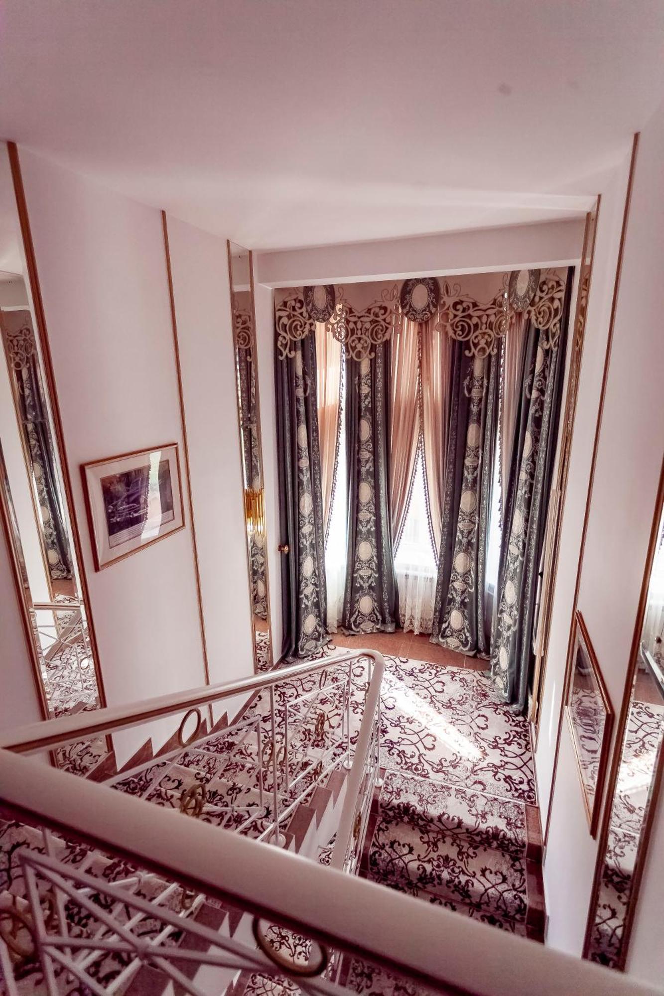 Kurmet Hotel Uralsk Zewnętrze zdjęcie
