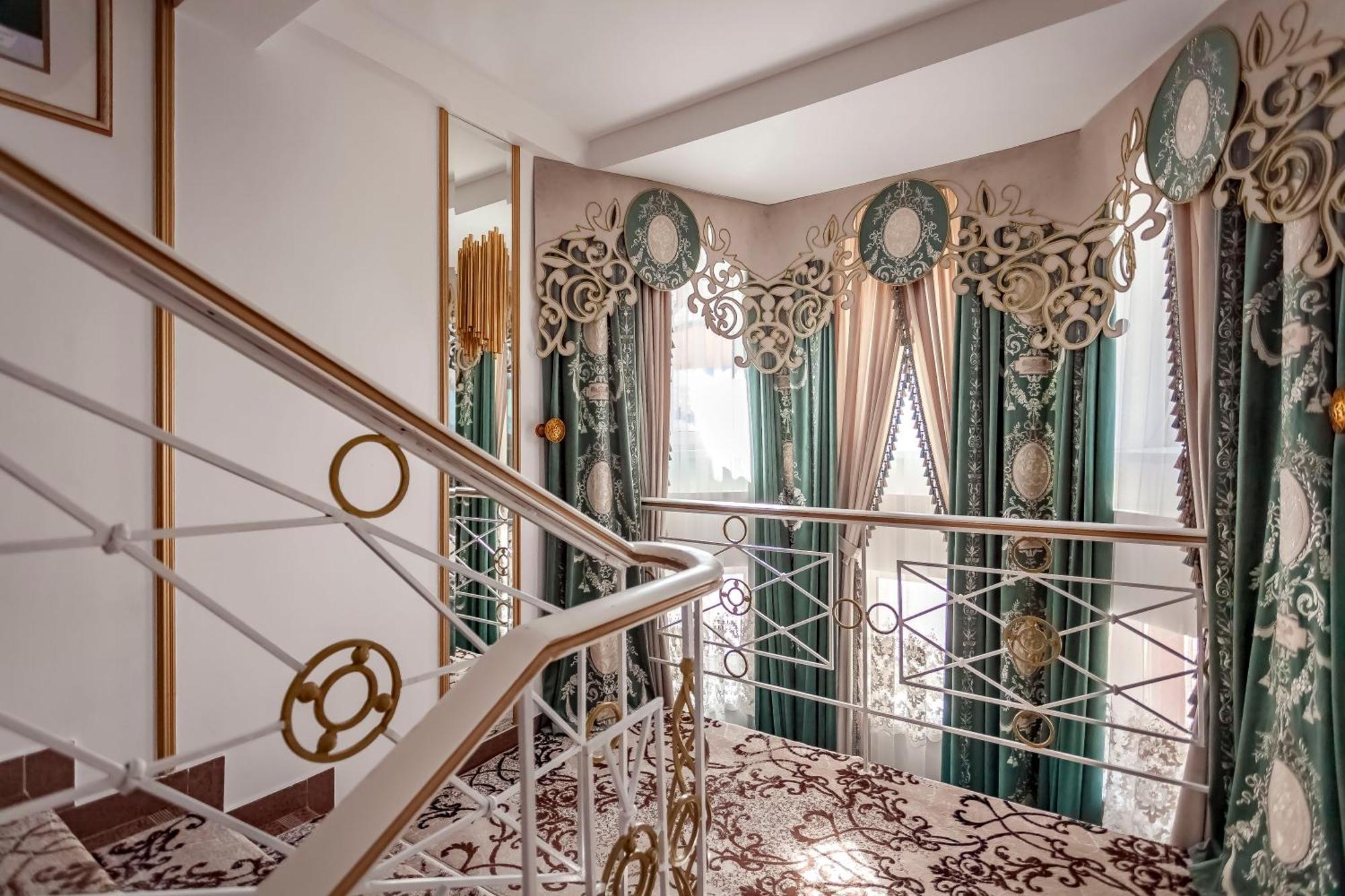 Kurmet Hotel Uralsk Zewnętrze zdjęcie