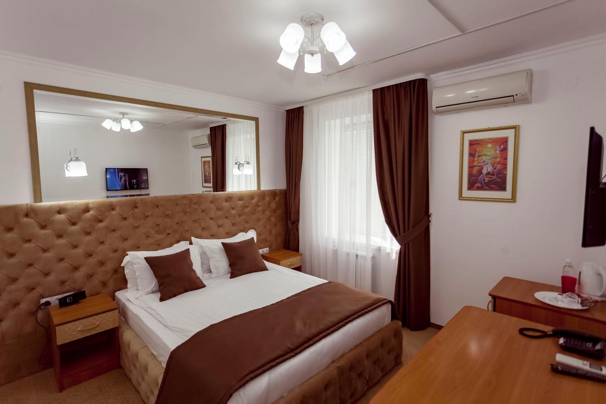 Kurmet Hotel Uralsk Zewnętrze zdjęcie