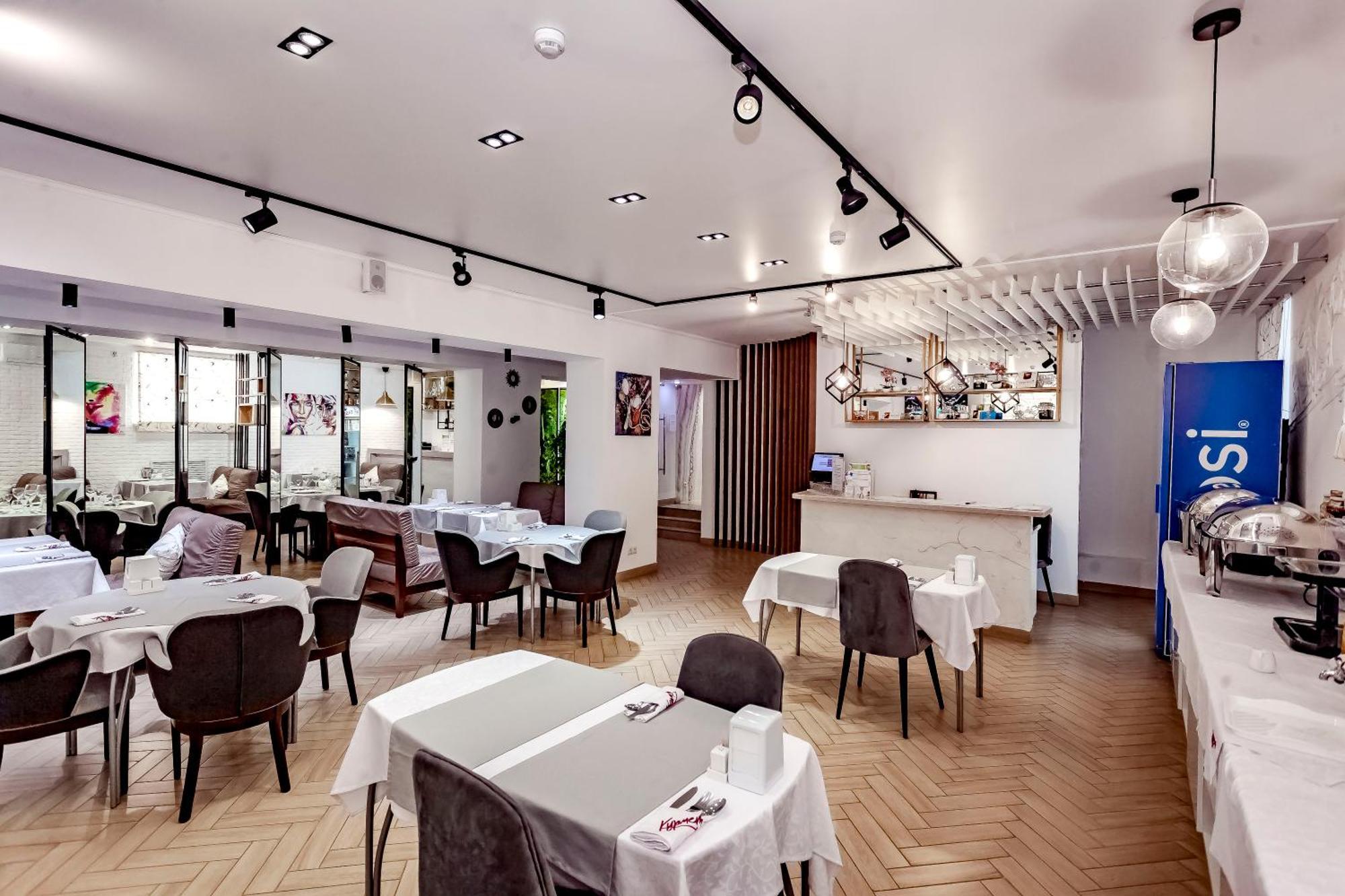 Kurmet Hotel Uralsk Zewnętrze zdjęcie