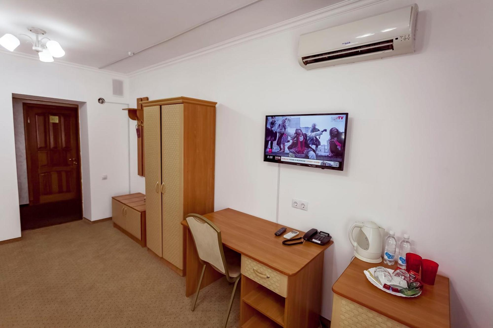 Kurmet Hotel Uralsk Zewnętrze zdjęcie