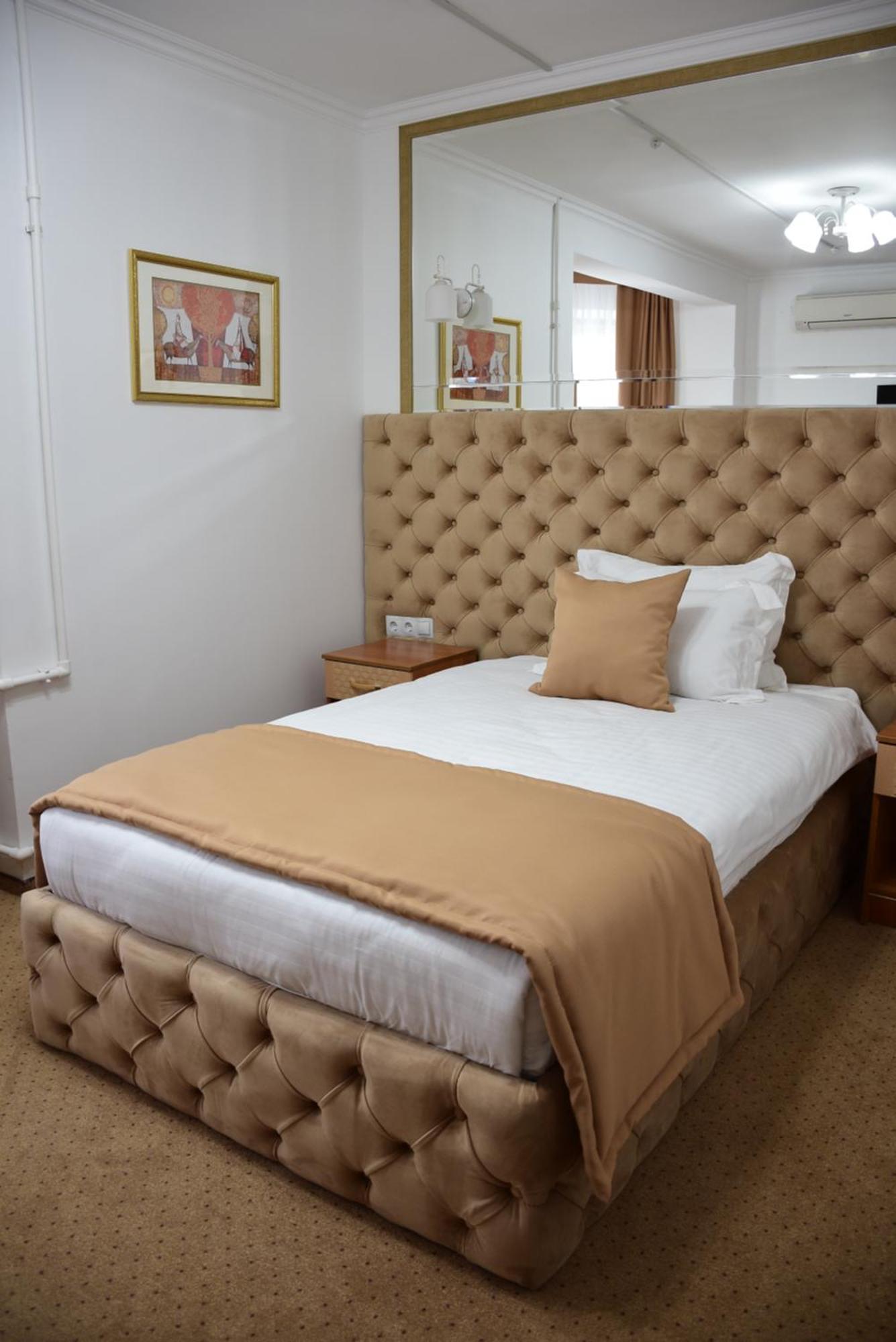 Kurmet Hotel Uralsk Zewnętrze zdjęcie