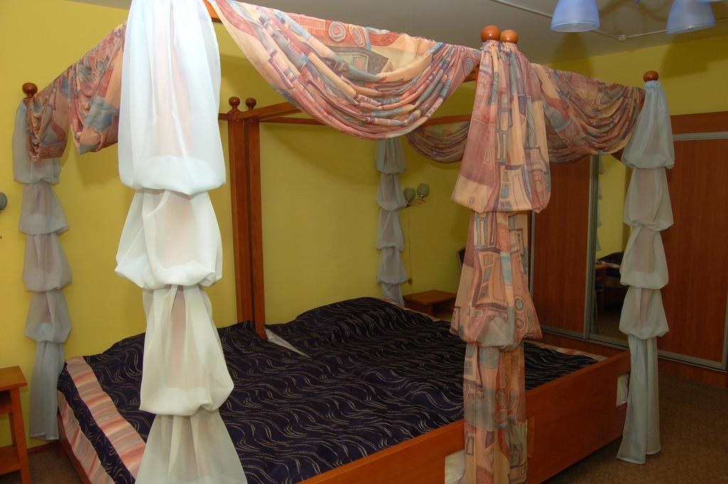Kurmet Hotel Uralsk Zewnętrze zdjęcie