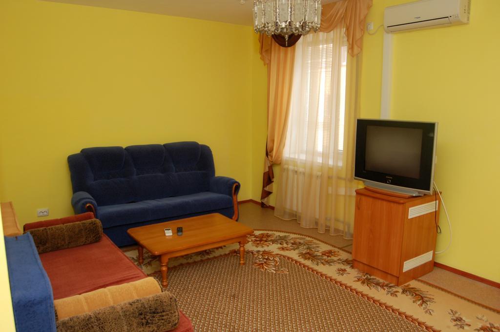 Kurmet Hotel Uralsk Zewnętrze zdjęcie
