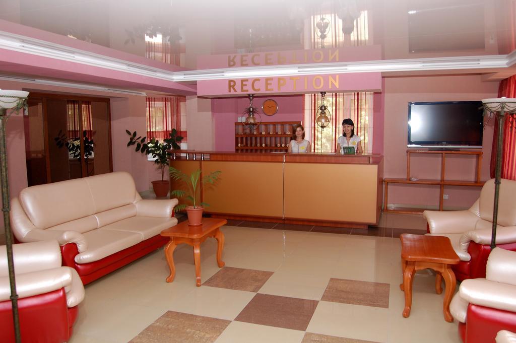 Kurmet Hotel Uralsk Zewnętrze zdjęcie