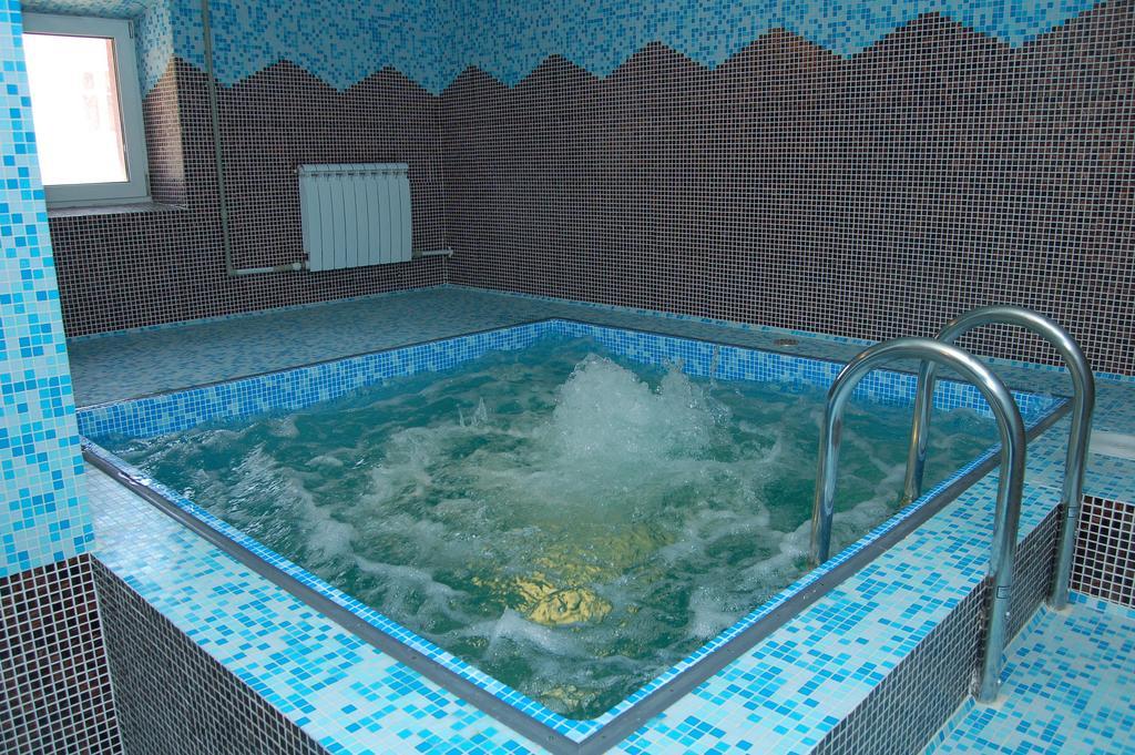 Kurmet Hotel Uralsk Zewnętrze zdjęcie