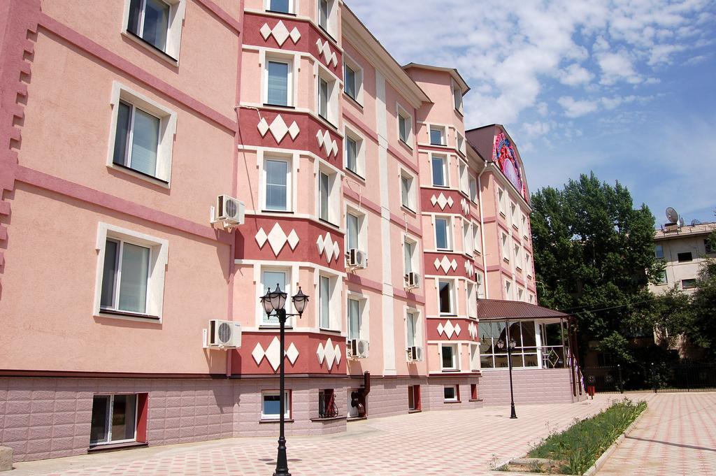 Kurmet Hotel Uralsk Zewnętrze zdjęcie